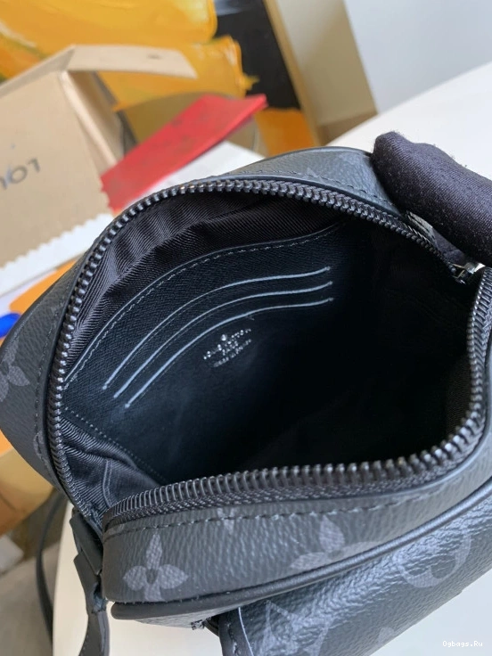 Christopher LOUIS Wearable Wallet VUITTON 1224